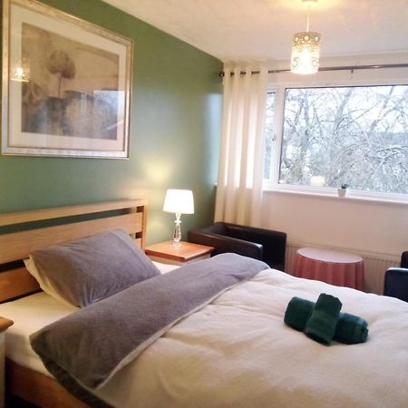1 Luxurious Double Bedroom With Private Shower レディング エクステリア 写真