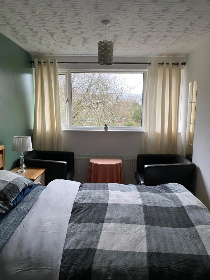 1 Luxurious Double Bedroom With Private Shower レディング エクステリア 写真